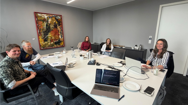 /_cms/webroot/Annemerie Sprave with the Strabag team
